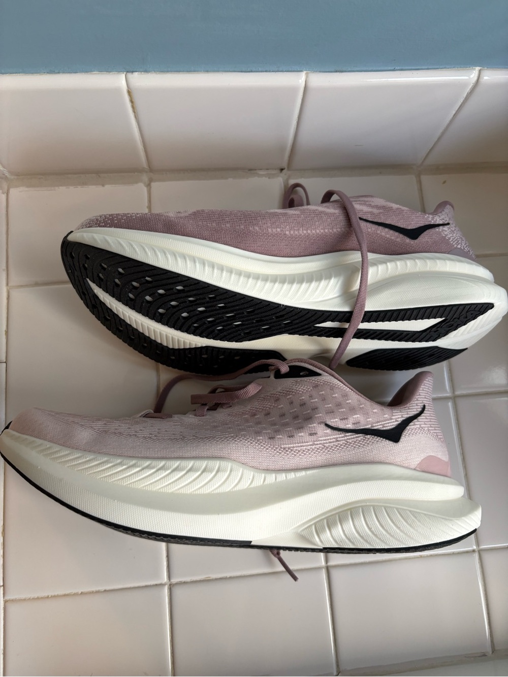 NWOB Hoka One One Women's Mach 6 LA Running Sneakers Cosmic Pearl/ Quartzite 11B - Picture 2 of 8